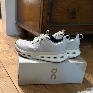 On Cloud Cloud Nova X
Women's Stylish Cream and Black Athletic Shoes